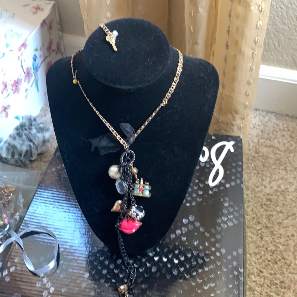 Betsey johnson diner necklace